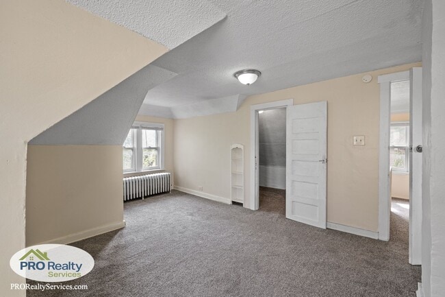 Building Photo - 3328 5th Ave S