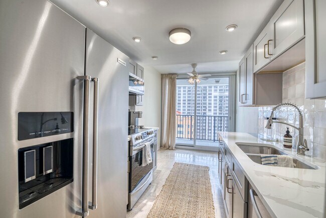 Building Photo - 525 N Ocean Blvd