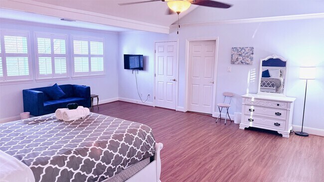 Building Photo - 1802 Potomac Dr