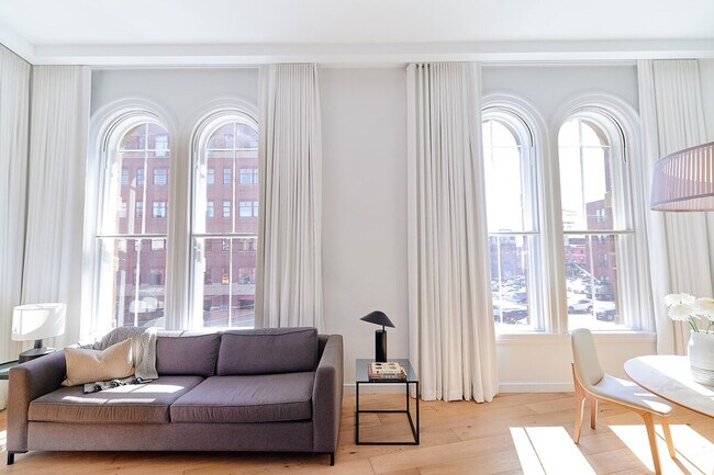 Building Photo - 121 Middle St