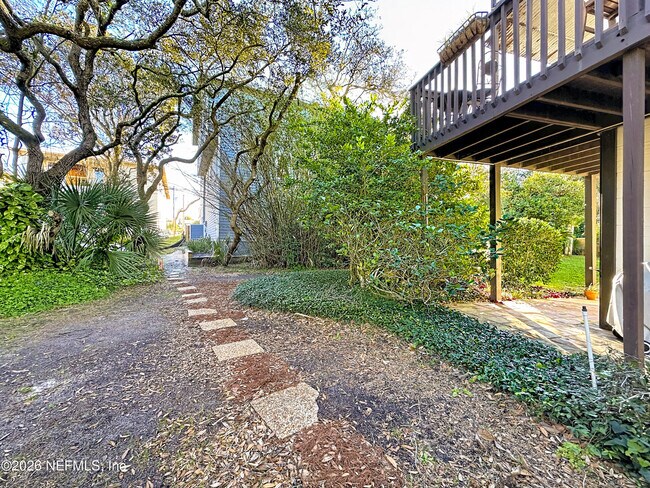 Building Photo - 2009 Seminole Rd