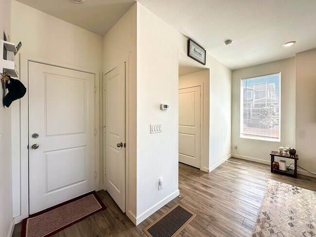 Building Photo - 9049 Bondcliff Ln