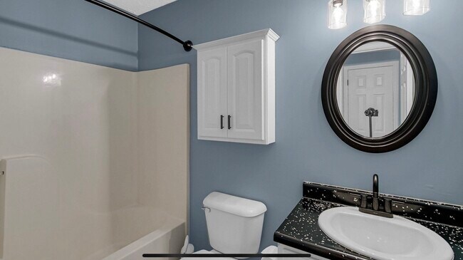 Building Photo - 4447 Connaught Dr E