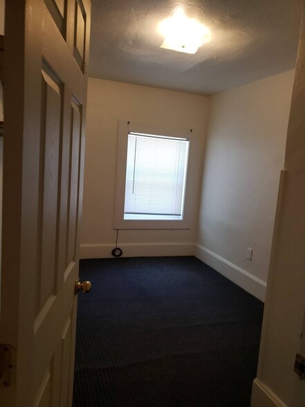 Building Photo - 515 NE Kamiaken St