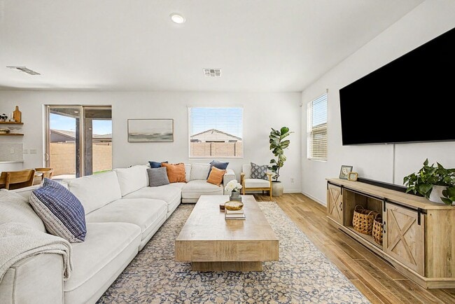 Building Photo - 7598 W Smoketree Dr