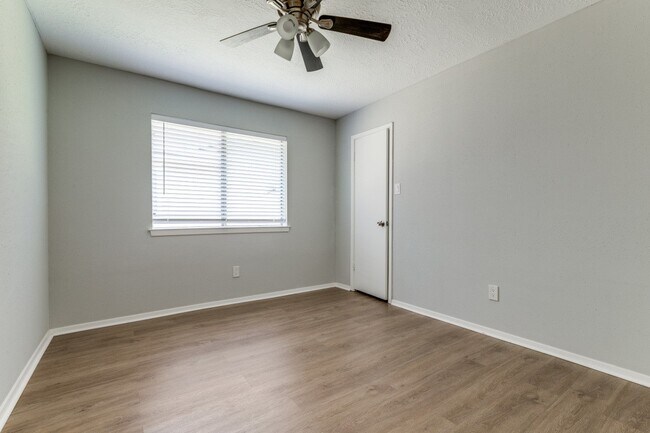 Building Photo - 7218 Ridgeberry Dr