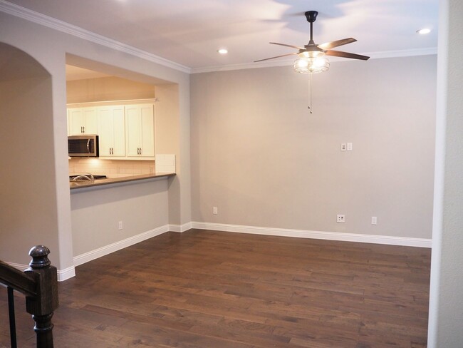 Building Photo - 3 Bed - 2.5 Bath Townhome on River Walk in...