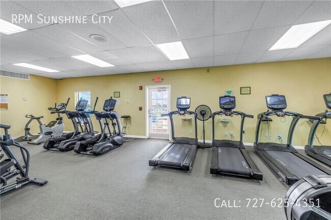 Building Photo - 4900 Brittany Dr S