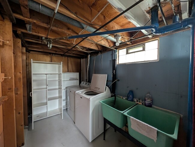 Building Photo - 43 Fairelm Ln