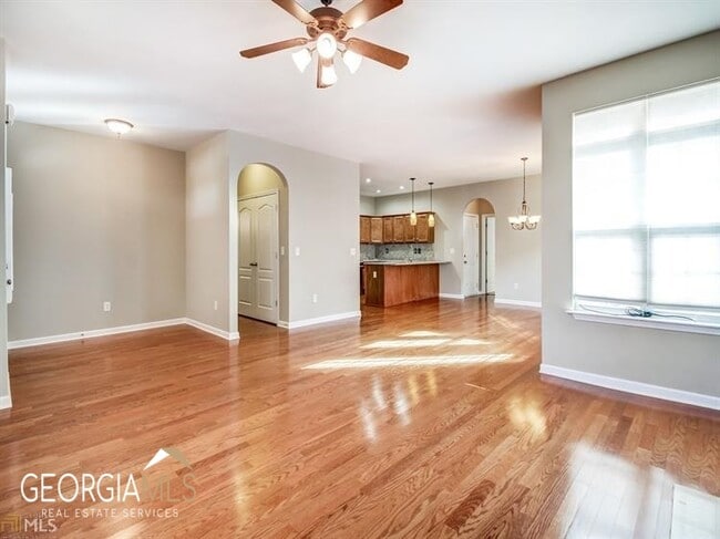 Building Photo - 54 Medallion Park