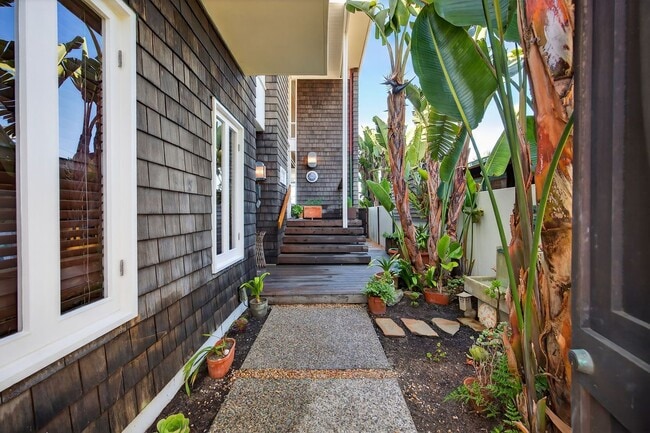 Building Photo - 5432 Rincon Beach Park Dr