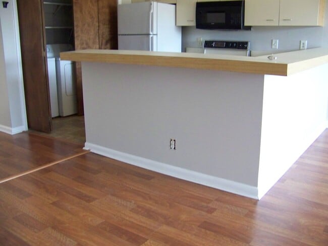 Building Photo - 6732 Willowbrook Dr