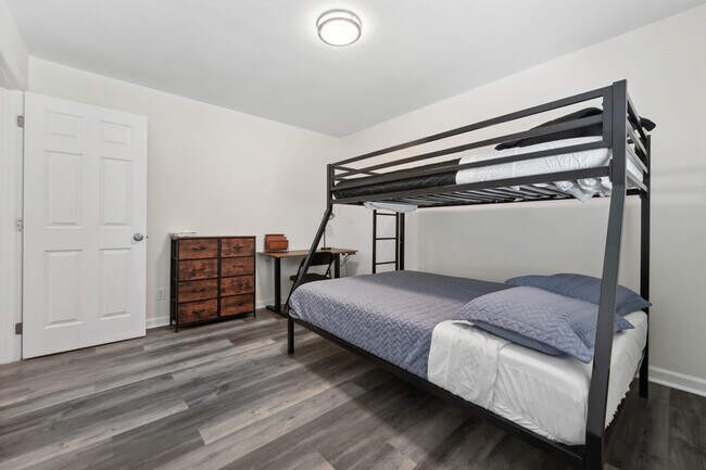 Building Photo - 214 Bridgefield Pl
