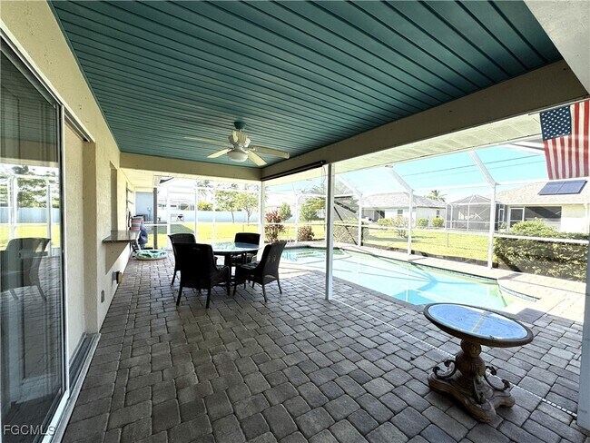 Building Photo - 2520 SW 11th Pl