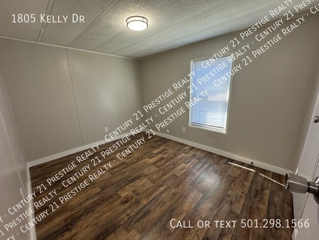 Building Photo - 1805 Kelly Dr