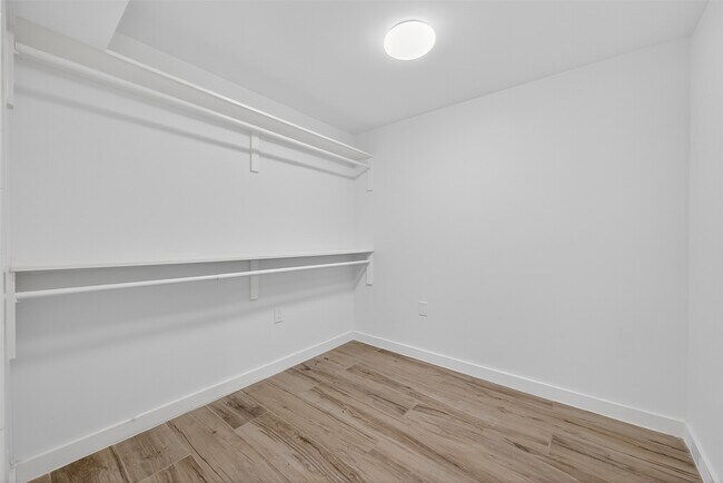 Building Photo - 3333 Calumet St
