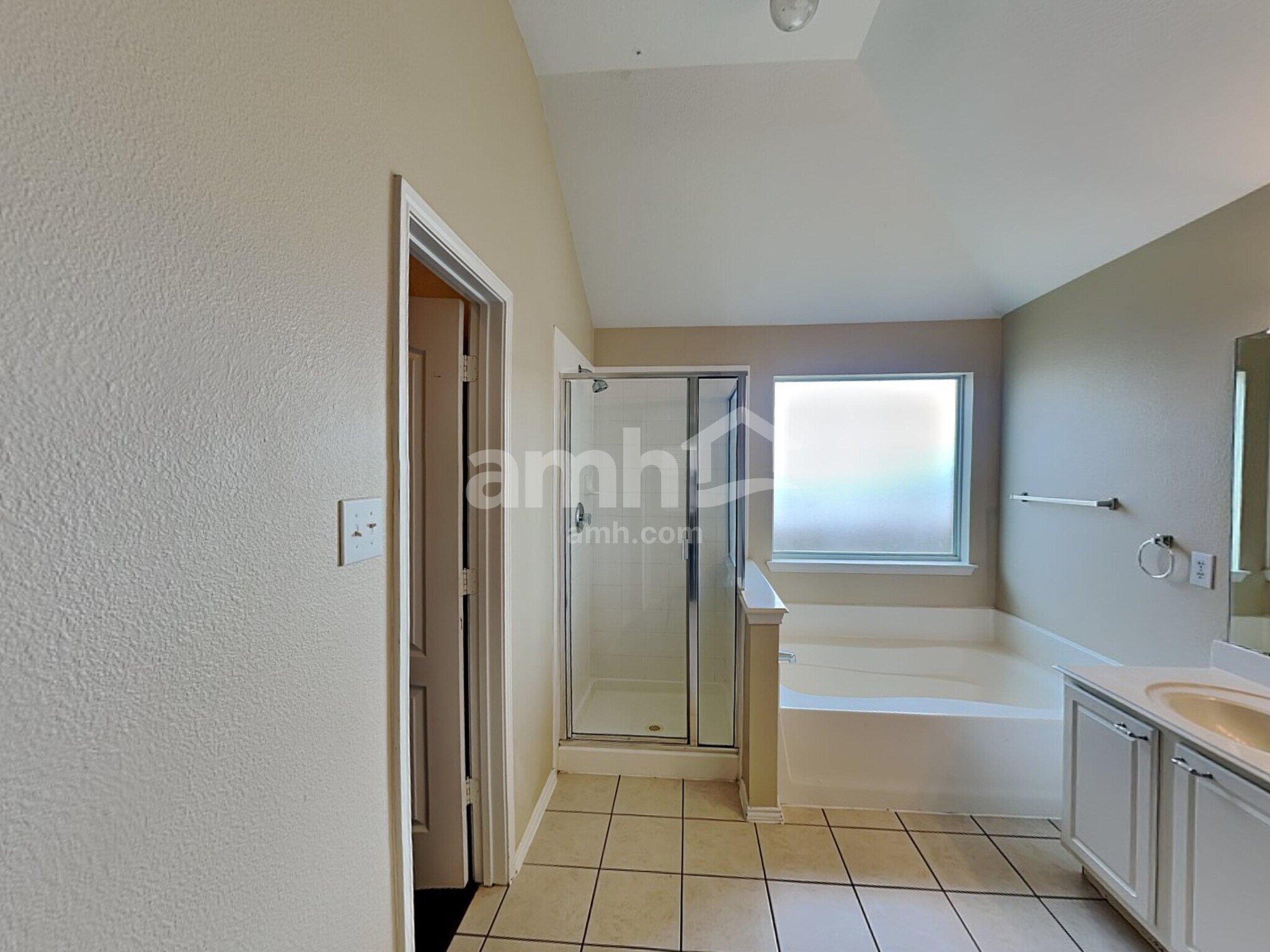 Building Photo - 9056 Weller Ln