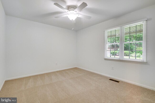 Building Photo - 9622 Cinnamon Creek Dr