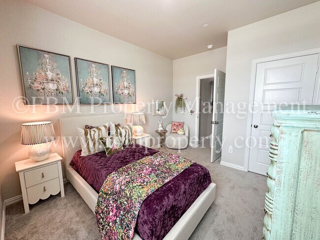 Building Photo - 2117 Luna Dr