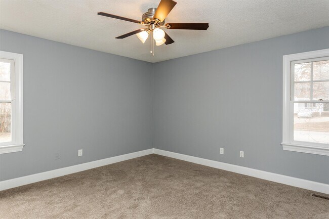 Building Photo - 1719 Centre St W