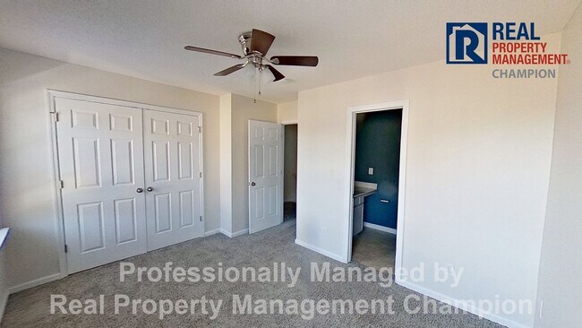 Building Photo - Super cute 2 BD/2.5 BA Townhome with Screened Porch
