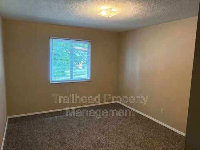 Building Photo - 5884 W 58th St