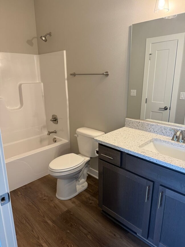 Building Photo - Spacious home in a desirable neighborhood