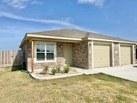 Building Photo - 1821 Clovis Dr