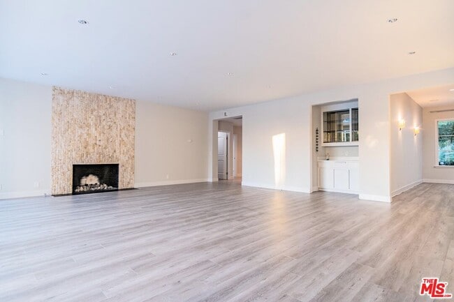 Building Photo - 619 N Rodeo Dr