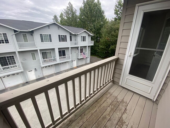 Building Photo - A beautifully maintained (2) bed, (1.5) ba...