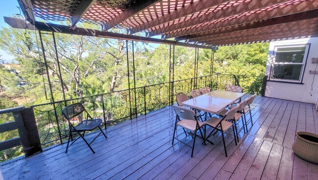 Building Photo - Gorgeous 3 Bed 2 Bath House In Whittier Co...