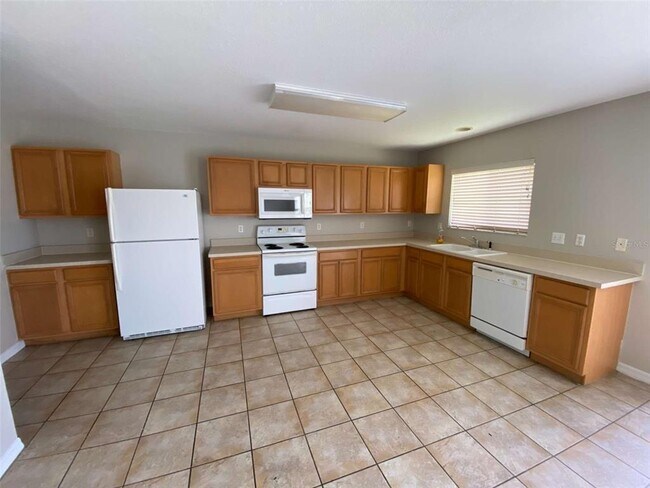 Building Photo - 6955 Lake Eaglebrooke Dr