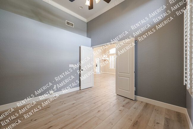 Building Photo - 6806 W Skylark Dr