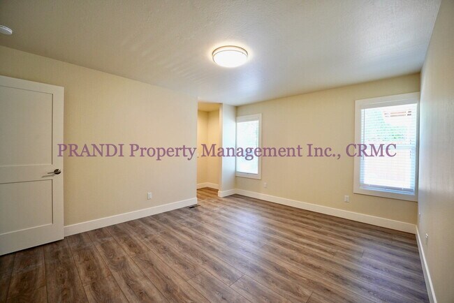 Building Photo - Beautifully Renovated Home in the Heart of...