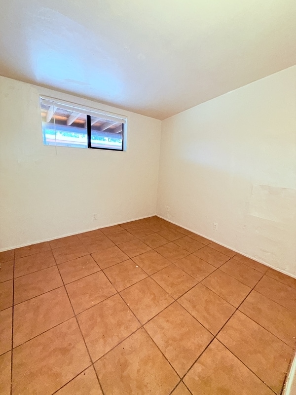 Building Photo - 1644 N Beverly Ave
