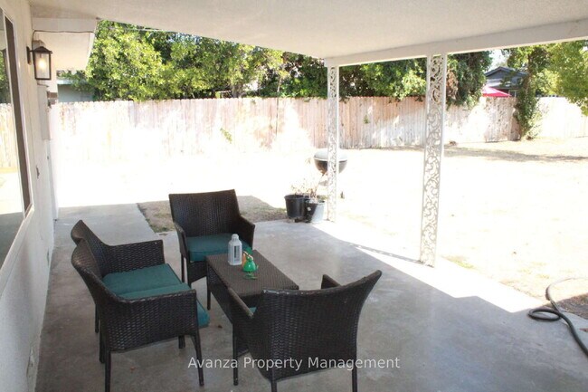 Building Photo - Home for Rent 4 Bed/3 Bath - 1,791 Sq Ft. Rent: $2,750/month Security Deposit: $2,850 Bullard Hig...