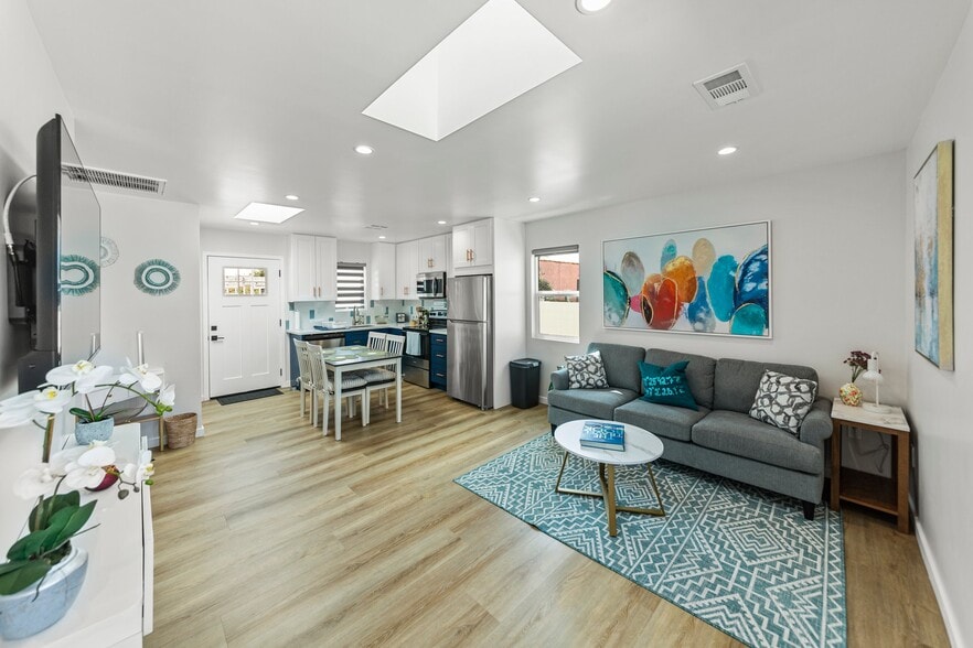 Building Photo - 3021 W 83rd St