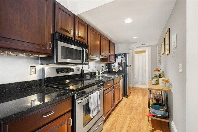 Building Photo - 528 Tremont St