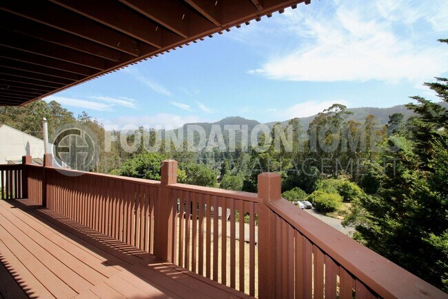 Building Photo - Spacious and Bright Tam Valley Home!  Mult...