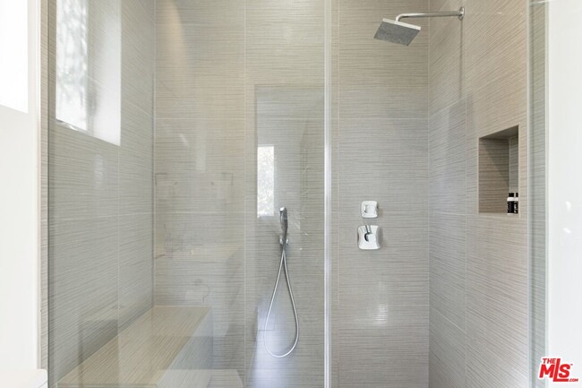 Building Photo - 1723 S Durango Ave