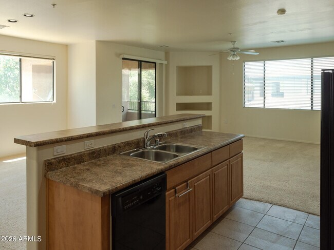 Building Photo - 705 W Queen Creek Rd