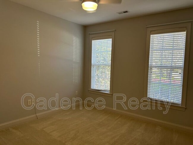 Building Photo - 814 Lambrook Dr