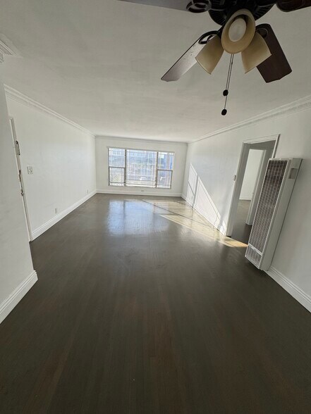 Building Photo - 5808 Edgemar Ave