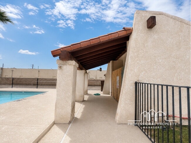 Building Photo - 2-bedroom, 2-bathroom home in Casitas Del Valle Townhouses