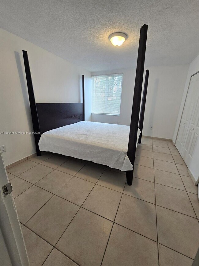 Building Photo - 250 180th Dr