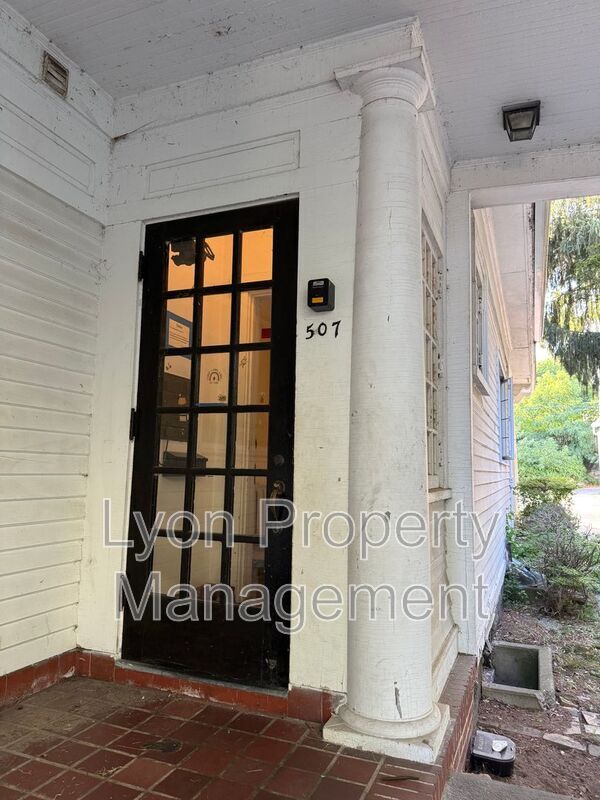 Building Photo - 507 Blackstone St