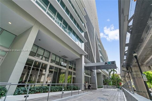 Building Photo - 1111 SW 1st Ave