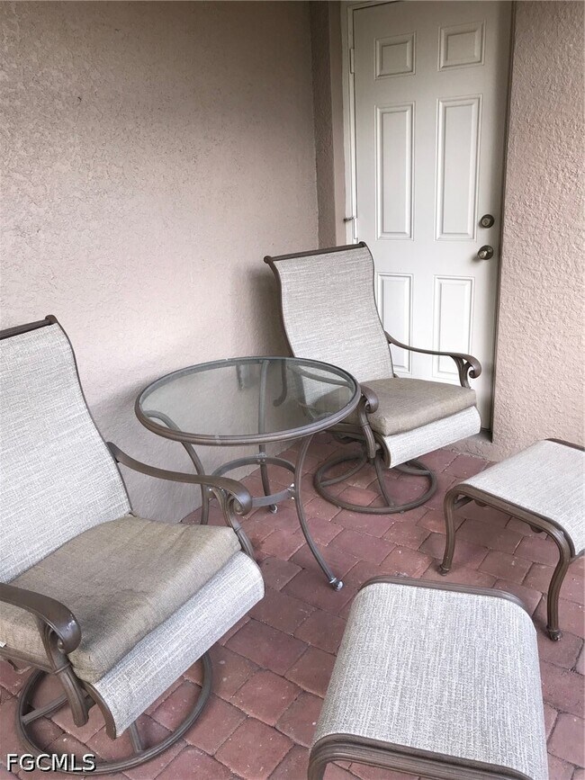 Building Photo - 9600 Roundstone Cir