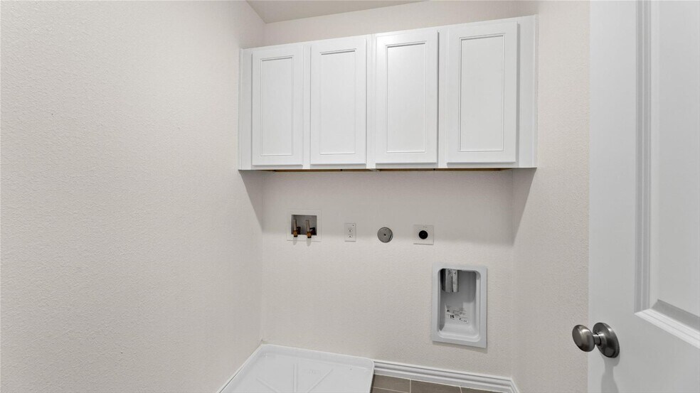 Building Photo - 3716 Paradise Way