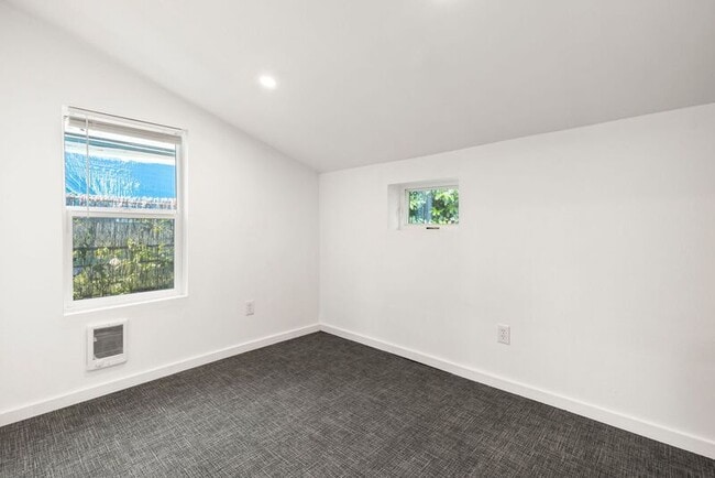 Building Photo - 220 SE 157th Ave